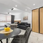 Luxury Riverside At Eurovea Апартаменты *